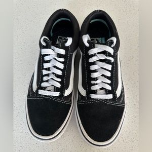 VANS Old Skool Comfycush Shoes, black & white, size 8 women’s